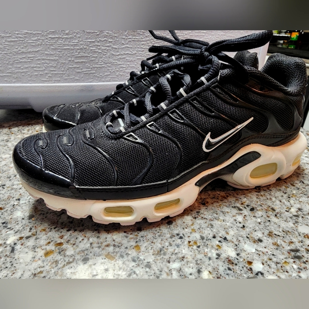 Air Max Plus - Black & White